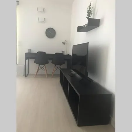 Grand Studio Meuble Pour 1 Ou 2 Personnes *